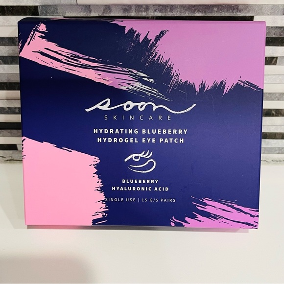 Soon Skincare Hyaluronic Acid  Hydrating Blueberry Hydrogel Eye Patch 5-Pack - Picture 4 of 6